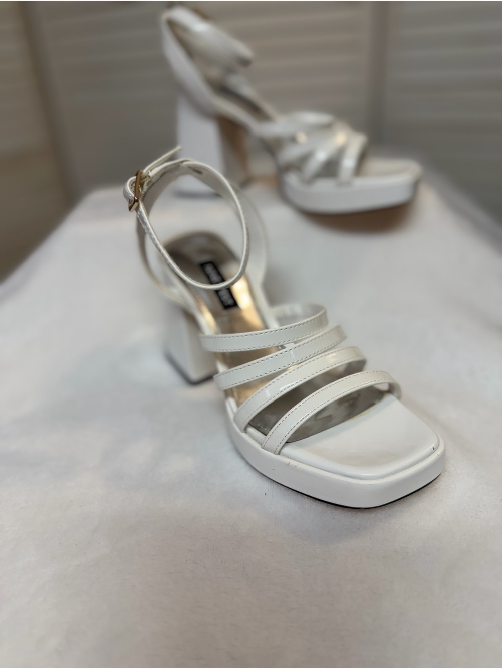 Nine West Platform Sandals SZ 6 WHITE NEVER WORN
